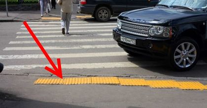 Важно! Ако видите такива плочки на улицата, непременно трябва да знаете това...