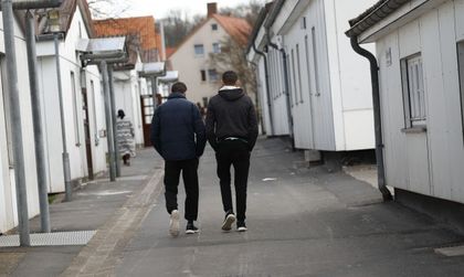 Страх, отчание, липса на пари... Защо бежанците проституират