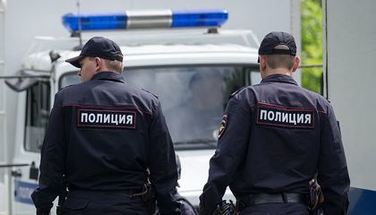 Полицаи изнасилиха 17-годишно момиче в черноморски курорт