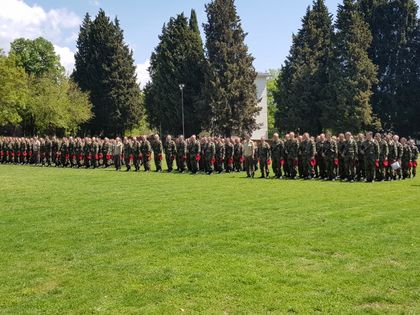 Тържествено наградиха военнослужещи по повод 6-ти май (СНИМКИ)