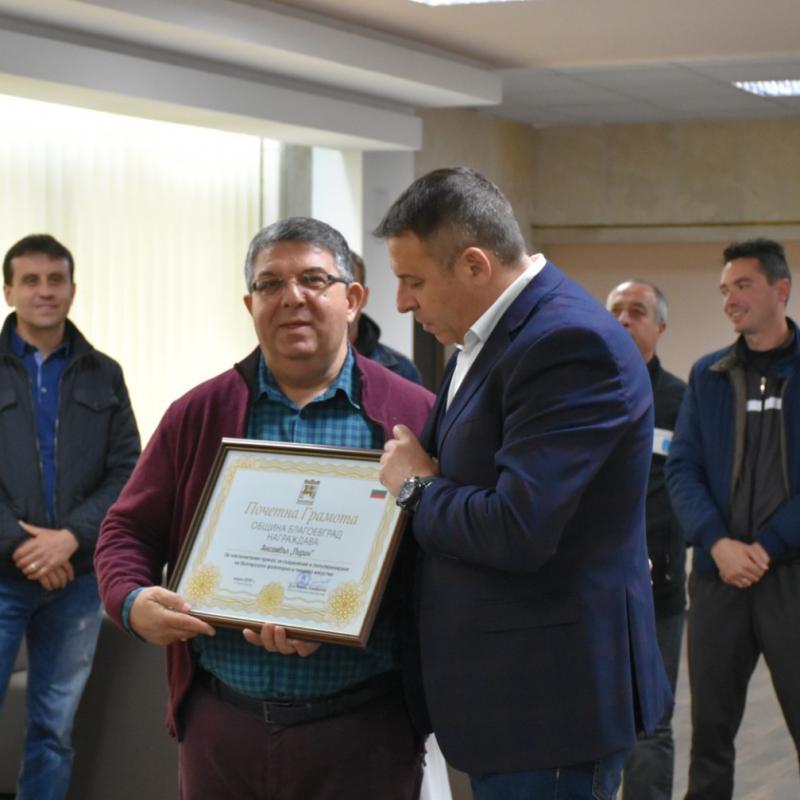 Кметът д-р Атанас Камбитов организира прием за Ансамбъл „Пирин“ след отличното им представяне на „Световен Фолклорен фестивал Майорка“
