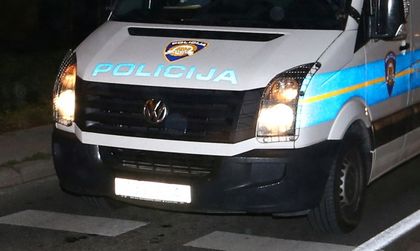 Мигрант плаши с нож пътници в автобус в Загреб
