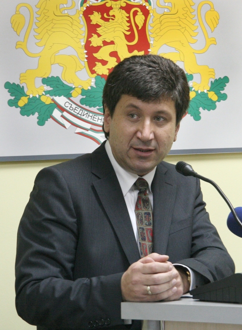 Сменят управника на Извор