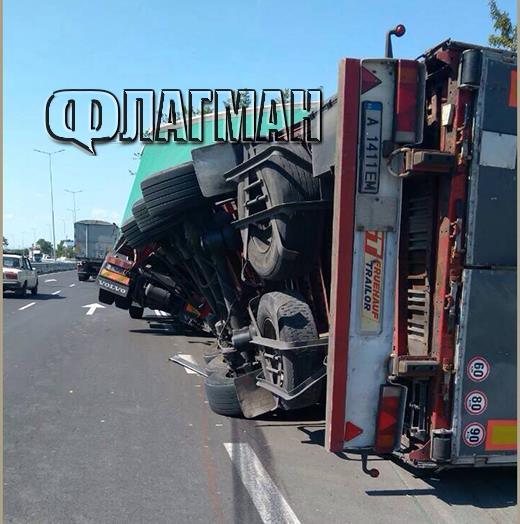 Голямо мазало на новото Околовръстно на Бургас заради 5 кюфтета, много хора и коли за малко не станаха на пихтия (СНИМКИ)