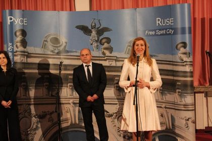Министър Николина Ангелкова: Готови сме за началото на летния сезон, проверките ни ще са повсеместни през цялото лято