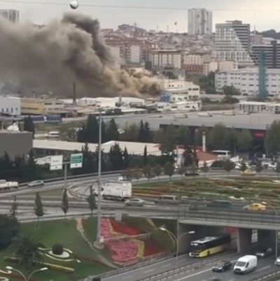 Потушиха пожара, горял във фабрика в Истанбул (Видео)