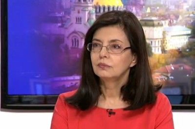 Кунева: Няма да има нови буквари за първи клас тази есен
