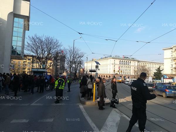 София: Протестиращите специалисти по медицински грижа освободиха кръстовището на бул. „Мария Луиза“ и бул. „Тодор Александров“