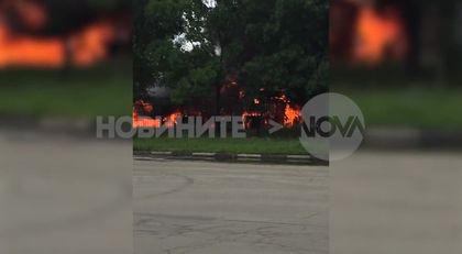 Автобус на градския транспорт се запали в София (СНИМКИ/ВИДЕО)