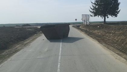 Контейнер препречва пътя Екзарх Йосиф - Обретеник