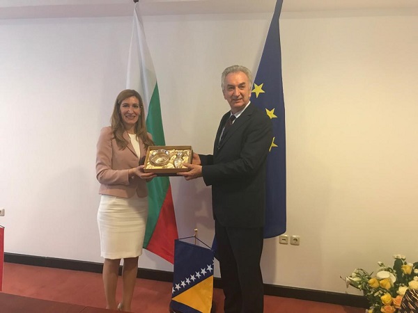 Министър Николина Ангелкова разговаря в Слънчев бряг с министъра на външната търговия и икономическите отношения на Босна и Херцеговина