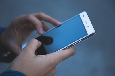 Хакват смартфони, за да „копаят“ криптовалути