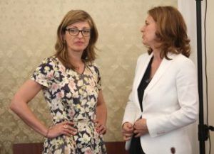 Борисов прати две жени да прикриват липсващото му мъжество пред Кремъл