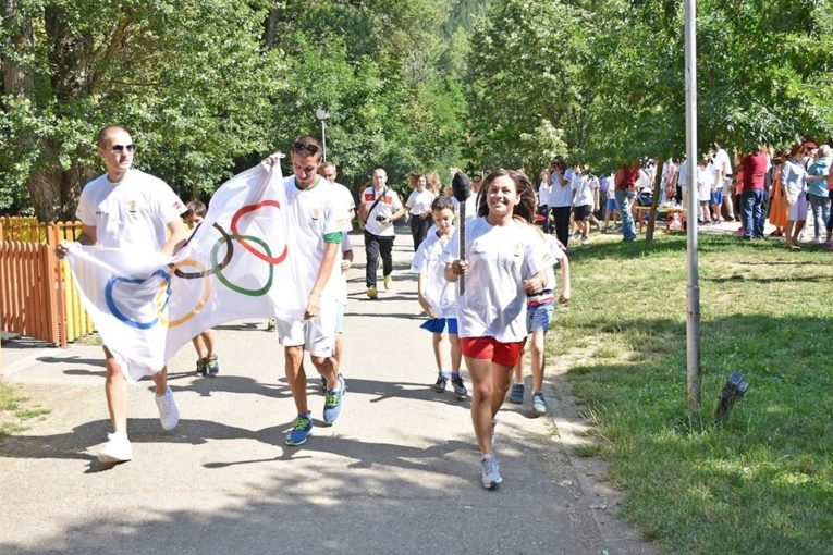 Факелно бягане на Бачиново за Международния олимпийски ден