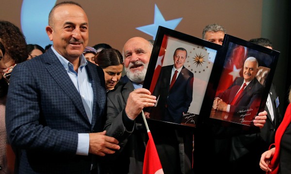 Чавушоглу като ехо на Ердоган: Холандия е 