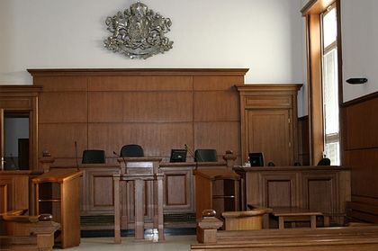 Мъж, ограбил и блъскал възрастна жена в Пловдив, на съд!