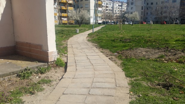 Ремонтираха алеите на парк "Красива България"