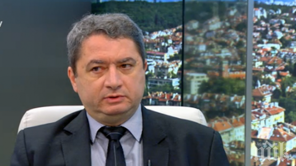БИСЕР НА ДЕНЯ! Емануил Йорданов: Депутат от ГЕРБ, който скочи на Борисов, си рита трудовата книжка