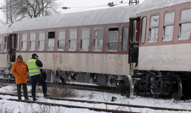 Бързият влак от София за Варна дерайлира между Своге и Реброво
