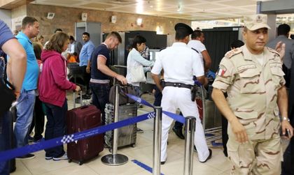 Разследват служители на летището в Шарм ел Шейх