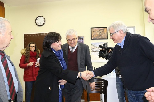 Лидерът на БСП Корнелия Нинова връчи даренията, събрани по случай своя юбилей