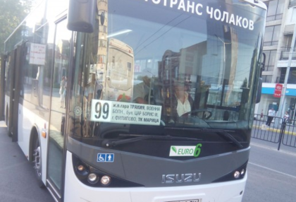 Шофьор и кондуктор се биха с пътник на спирка в Пловдив