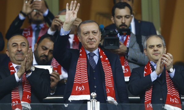 Ердоган обмисля още един референдум: Искат ли турците в ЕС?