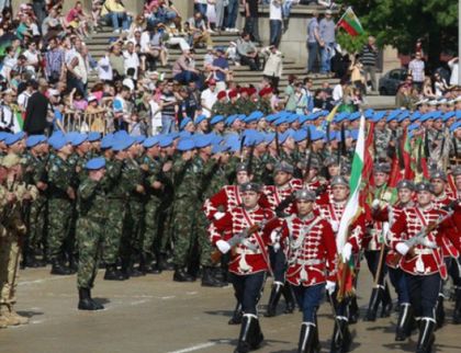 Днес празнува армията