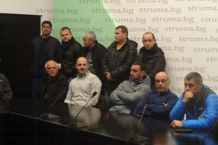 2 ДНИ ПРЕДИ ГЛАСУВАНЕТО НА ПАРИТЕ ЗА 2019 Г. В ОбС – БЛАГОЕВГРАД! Бизнесмени, фенове и властимащи „изиграха“ един футболен мач и се обединиха – искат 1% от общинския бюджет за спасяване на ОФК „Пирин“