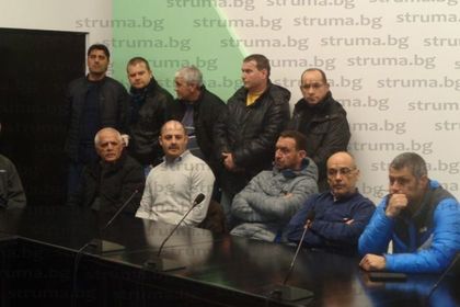 2 ДНИ ПРЕДИ ГЛАСУВАНЕТО НА ПАРИТЕ ЗА 2019 Г. В ОбС – БЛАГОЕВГРАД! Бизнесмени, фенове и властимащи „изиграха“ един футболен мач и се обединиха – искат 1% от общинския бюджет за спасяване на ОФК „Пирин“