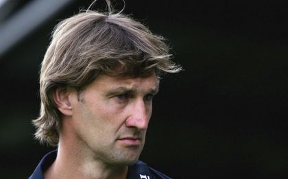 Тони Адамс: На играчите им трябва по един шут в задника