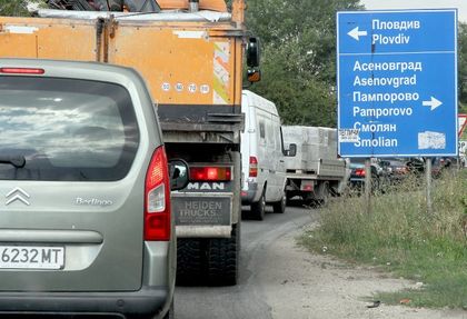 Катастрофа между рейс и кола блокира движението на Околовръстното на Пловдив
