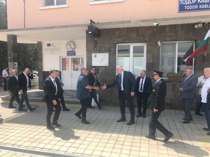 Премиерът Бойко Борисов посети Интермодален терминал Пловдив до жп гара 