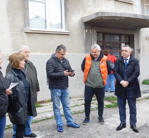 Сливен: Започна санирането на още два жилищни блока в града