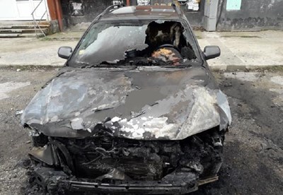 Подпалиха колата на данъчен инспектор от Враца