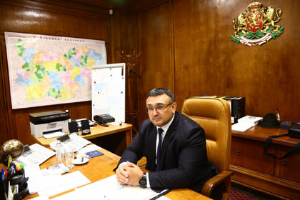 Шефът на МВР коментира инцидента с Деница Сидерова и обяви...