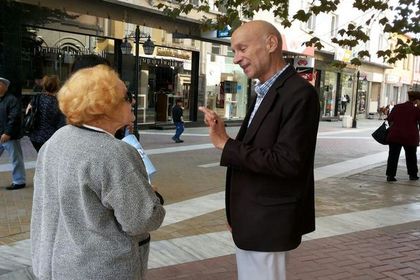 В РАЗГАРА НА СКАНДАЛА: Кметът на Хасково цъфна на работа