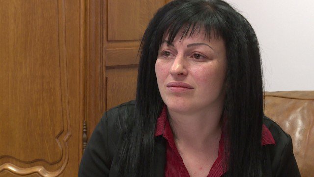 Патриотката Велева и приятелят й олекнаха с едно Ауди и 10 бона
