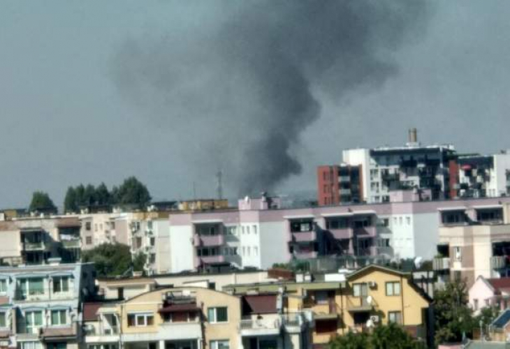Пожар избухна в пловдивски квартал (СНИМКИ)