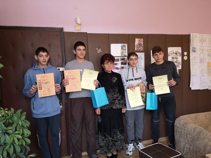Ученици от Автото спечелиха 2 награди в национален конкурс