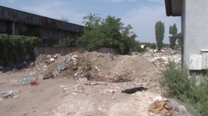 В „Столипиново” направиха сметище под прозорците на класните стаи