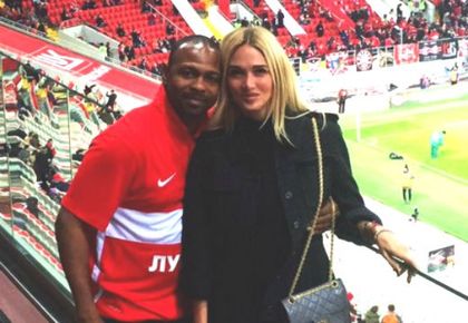 Боксова легенда и посланик на Мондиала гледат Попето