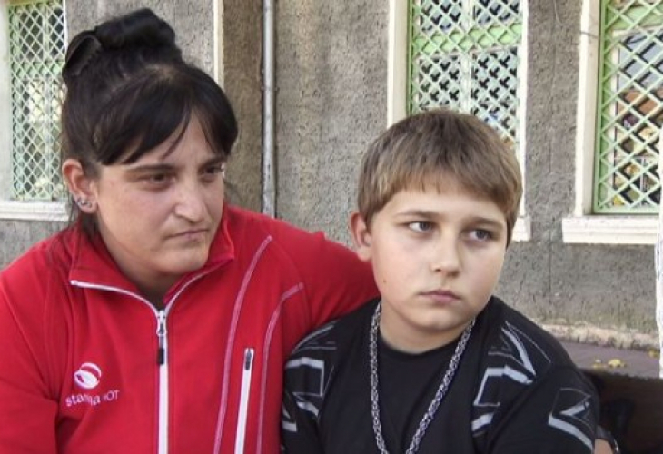 Единственото българче в цигански клас пропищя от системен тормоз, майка му се видя в чудо и го премести