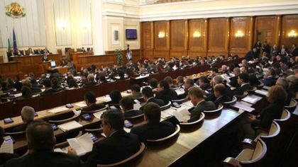 Депутатите ще обсъдят оставките на тримата министри и президентското вето