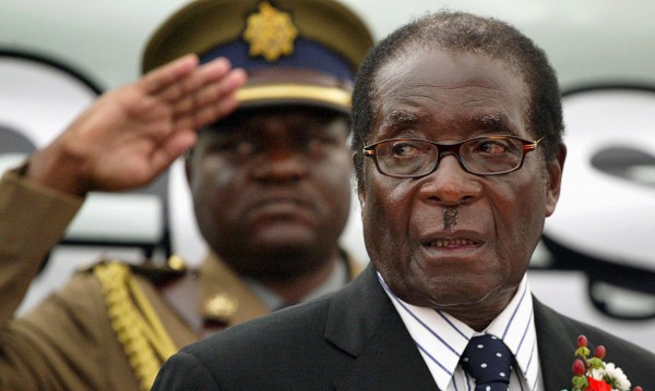 Президентът на Зимбабве отказва да сдаде властта