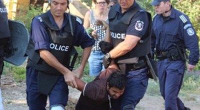 Катастрофирали биха сервитьор, налетяха и на полицаи