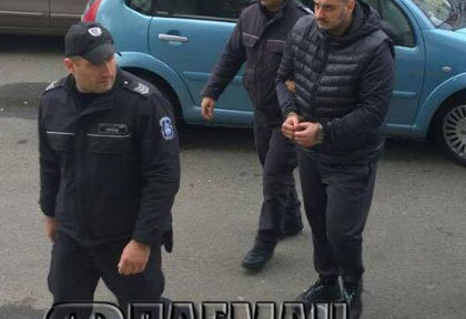 Зрелищен екшън в паспортната служба в Бургас