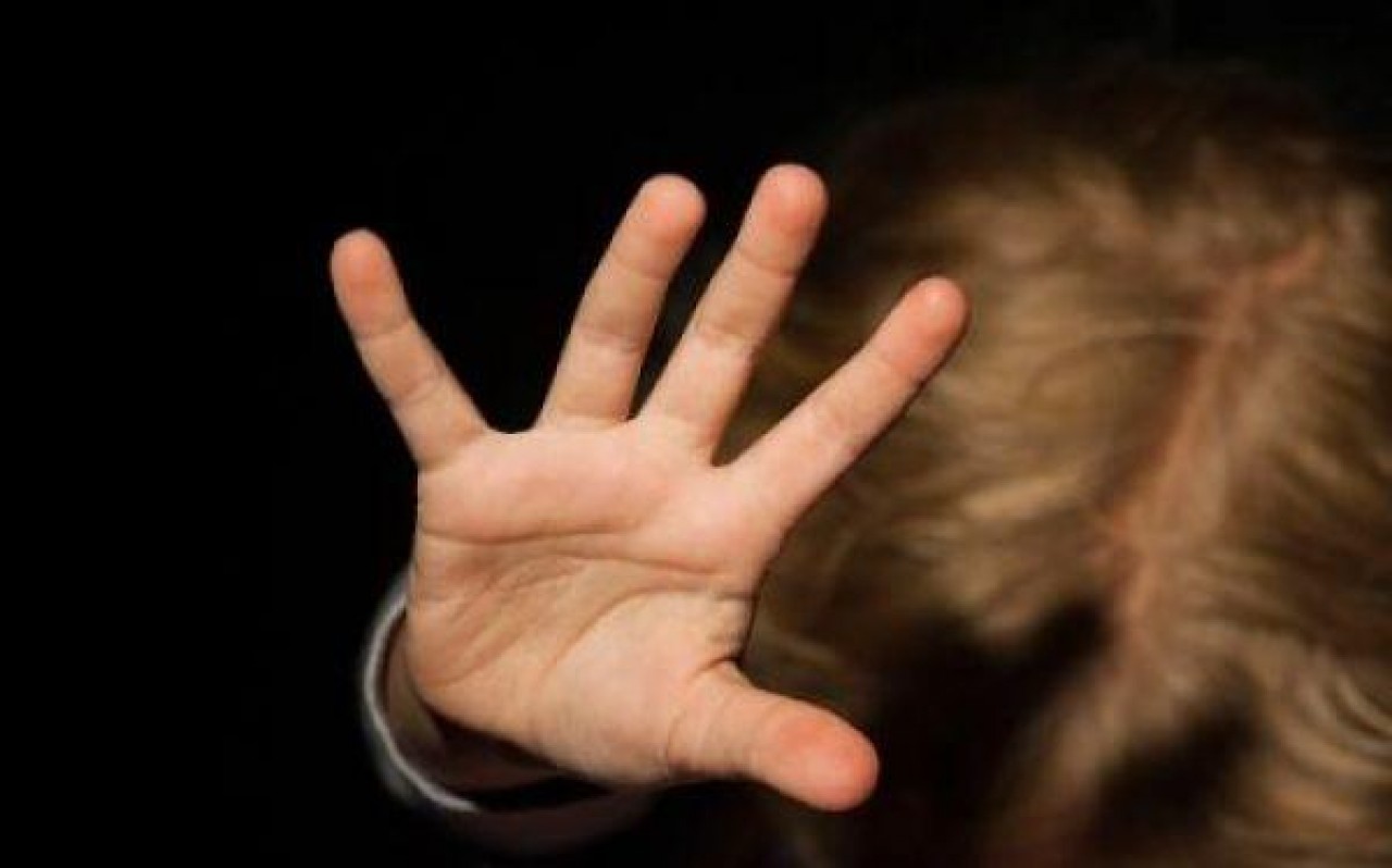 Задържаха баща, блудствал със собствената си 13-годишна дъщеря