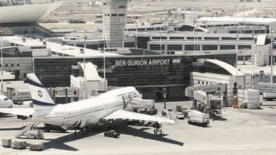 Журналист внесе бомби в 12 самолета