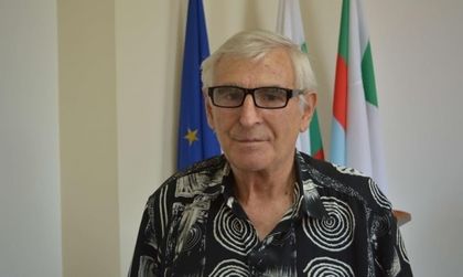 Бай Георги дари 4000 лева за болни деца, събирал ги с години